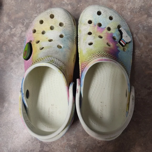 CROCS White Slippers with Classic Comfort Design - Picture 2 of 8